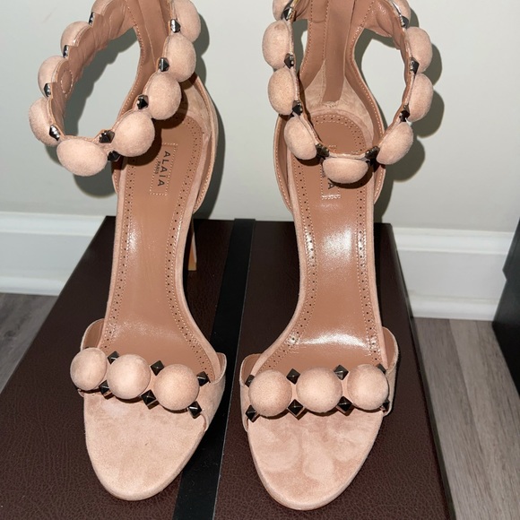 Alaïa Bombe Heels - Picture 1 of 5